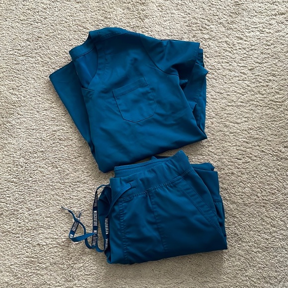 Medcouture scrubs - Picture 1 of 3
